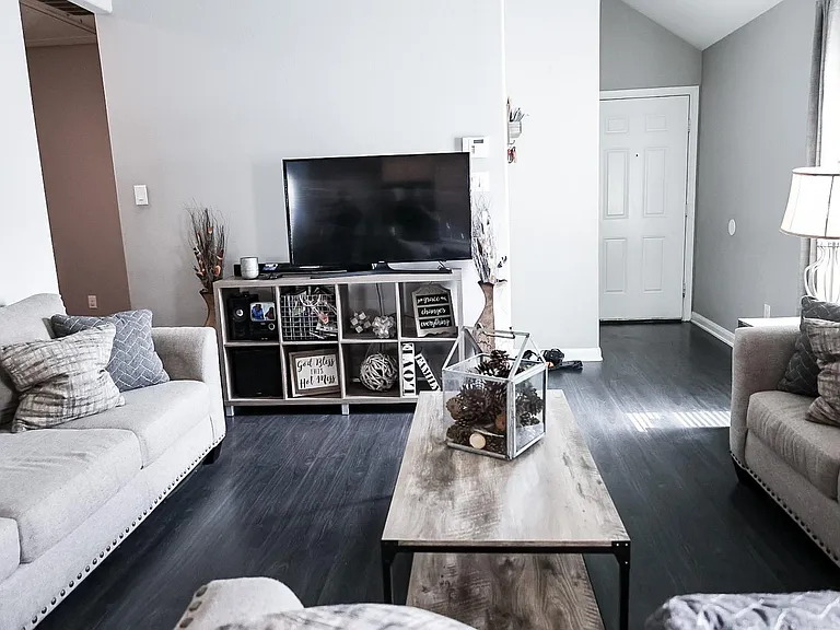 2514 Lee St — Photo 4