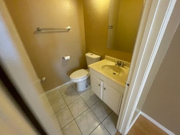 Master Bedroom w. 1/2 Bath