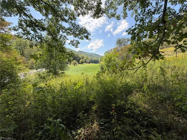 108 E Mill Creek Rd, Fleetwood, NC 28626