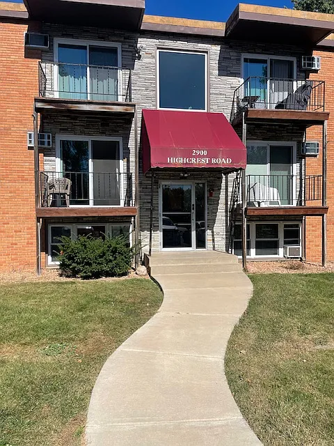 2900 Highcrest Rd — Photo 2