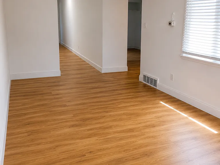 1160 La Salle Ave — Photo 14