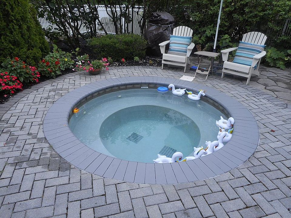 1st image of 173A Hamlet Dr