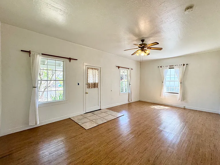 341 Coombs St — Photo 4