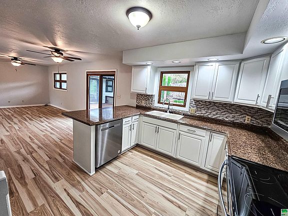 3rd image of 4507 Lincoln Way