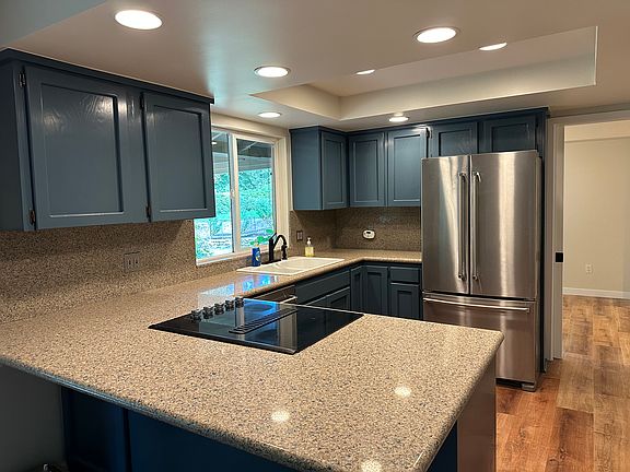 Kitchen, quartz countertops and new appliances