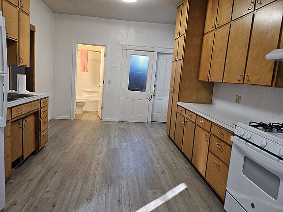 2nd image of 322 1/2 S 4th St Floor 1