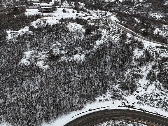 4th image of 6000 E Old Snowbasin Rd