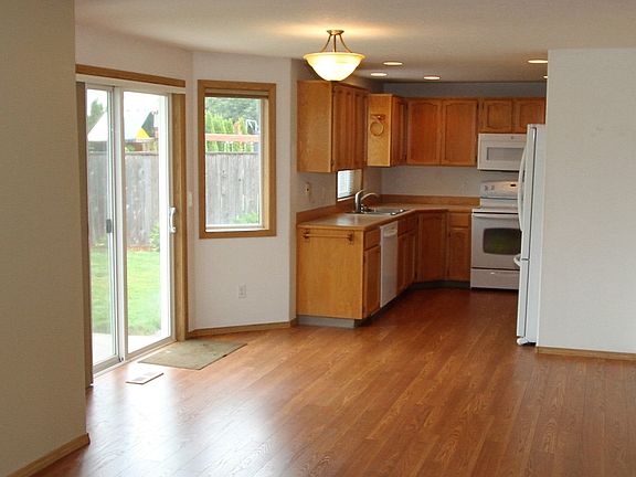 2nd image of 16310 NE 31st St