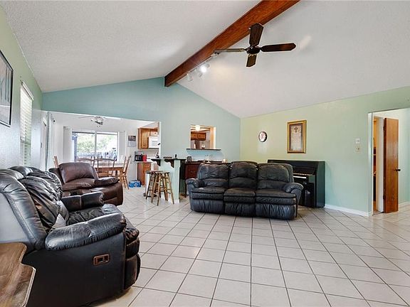3rd image of 1810 S West Dr