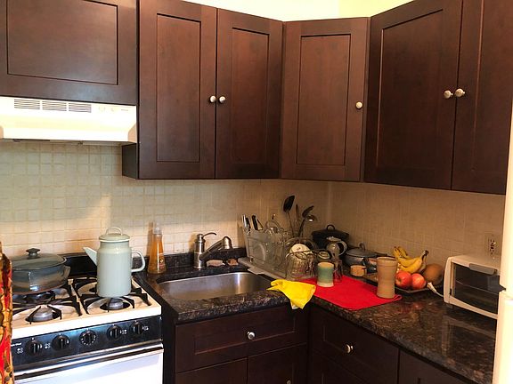 5th image of 4413 Pine St #2