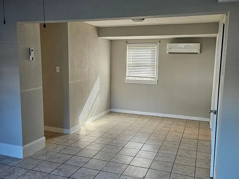 1111 Lincoln Ave — Photo 2