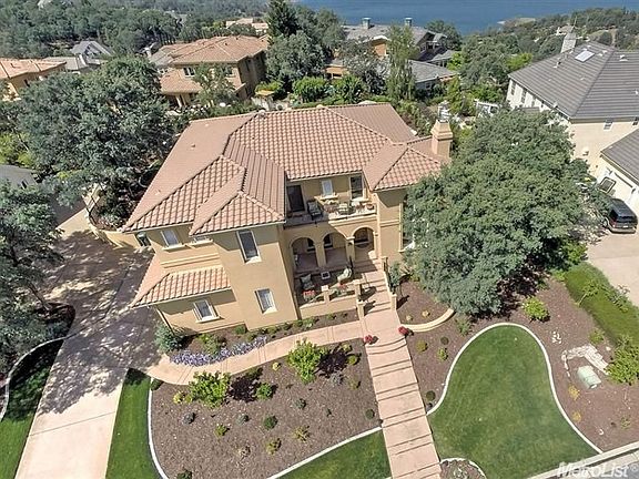 2nd image of 704 Lakecrest Dr