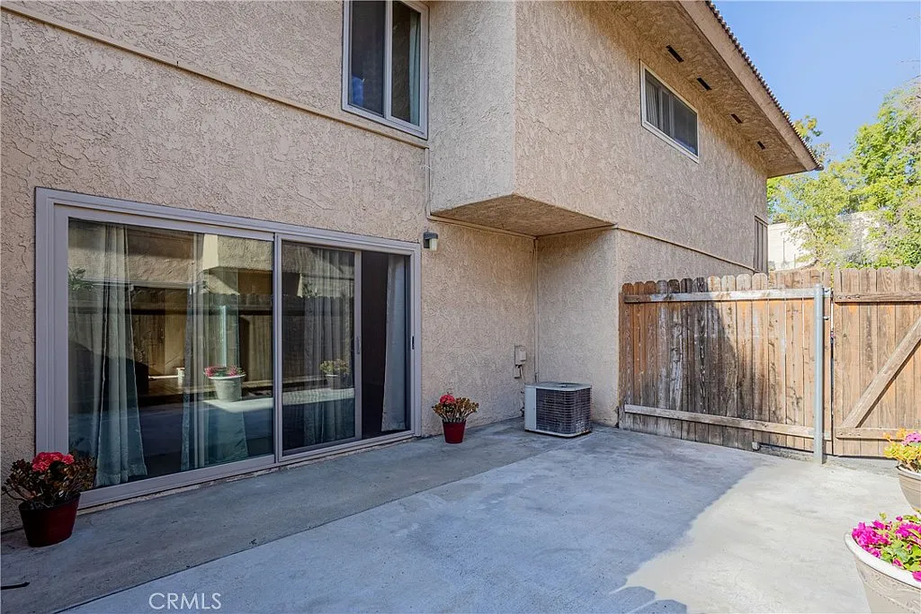 2 bed, 1.5 bath, 1381 sqft, $2,975 — Photo 4