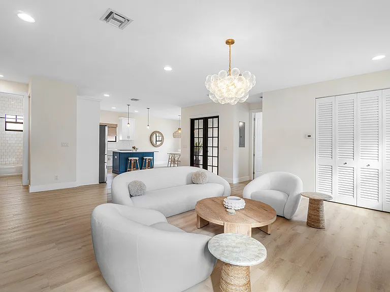 7606 S Olive Ave — Photo 5