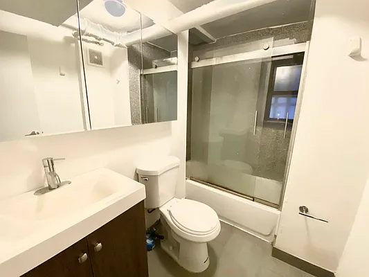 Rented by Bond New York | media 22