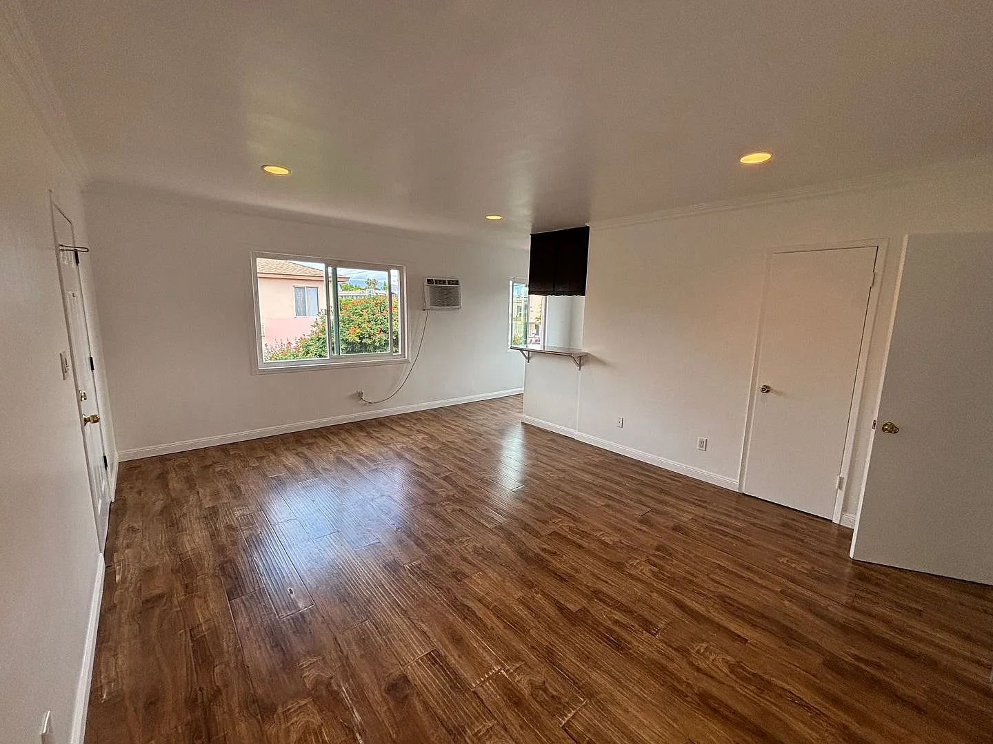 7033 Fulton Ave. — Photo 4