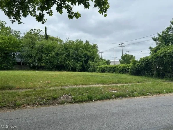 10121 Somerset Ave, Cleveland, OH 44108