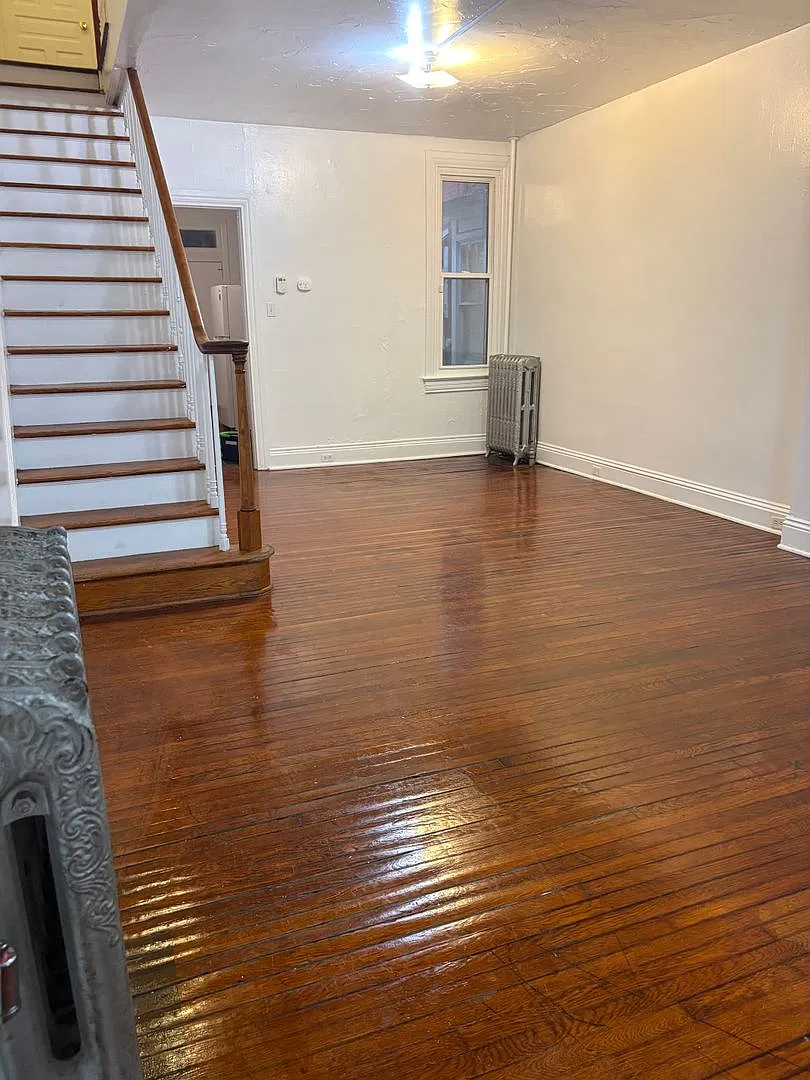 Spacious House with Parking-York City SD — Photo 2