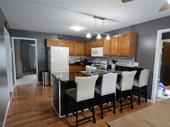 4th image of 320 Lauretta Ln