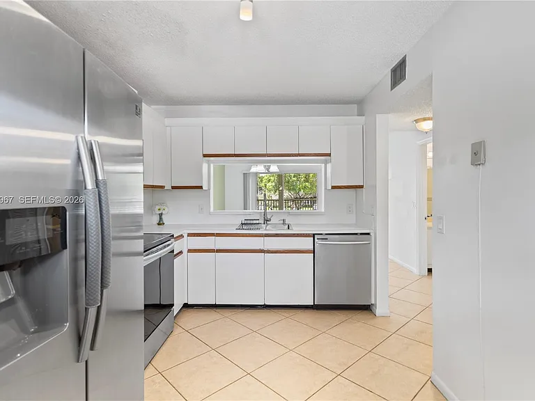 1100 SW 128th Ter #210U — Photo 2