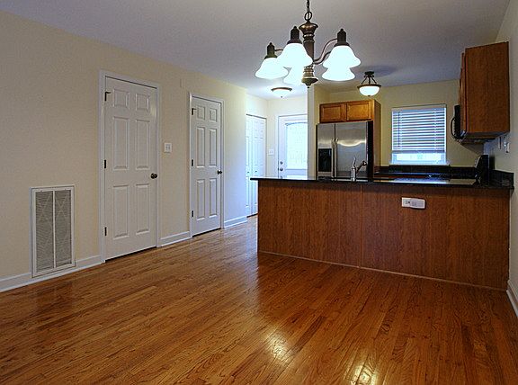 3rd image of 525 W Washington Ave APT 7