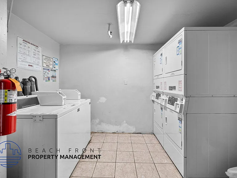 512 S. Hobart Blvd. — Photo 8
