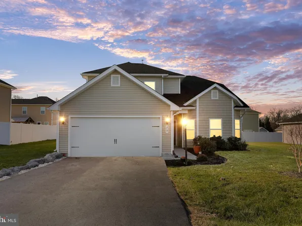 29 Eakins Ln, Martinsburg, WV 25401