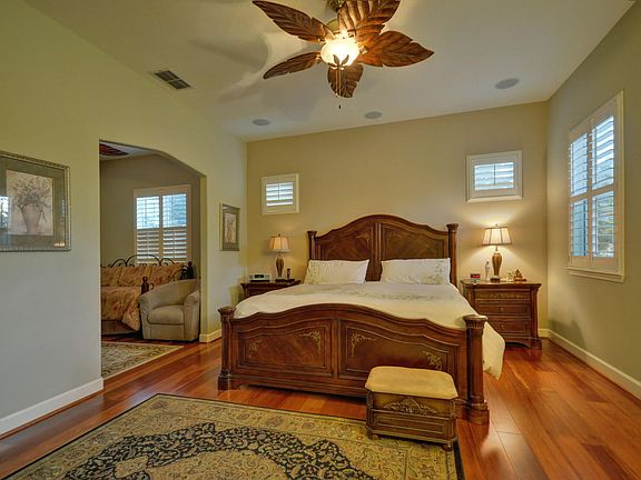 master bed room