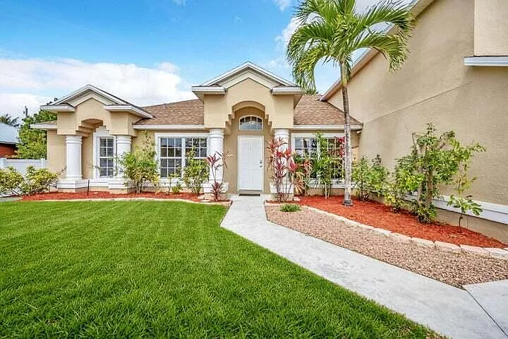 5 bed, 3.0 bath, 2692 sqft, $3,100 — Photo 2