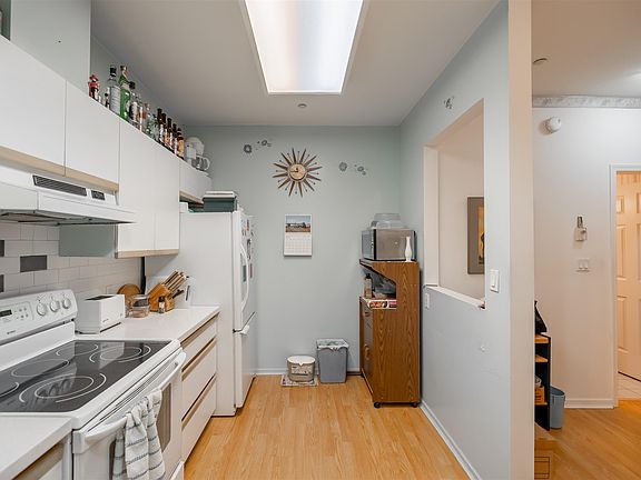 5th image of 843 22nd St #105