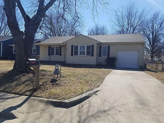 3rd image of 307 E 13th St