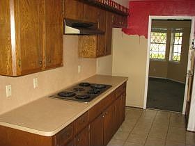 4th image of 1002 Marshall St
