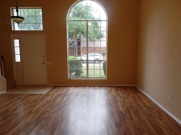 3rd image of 2925 Deanne Ct