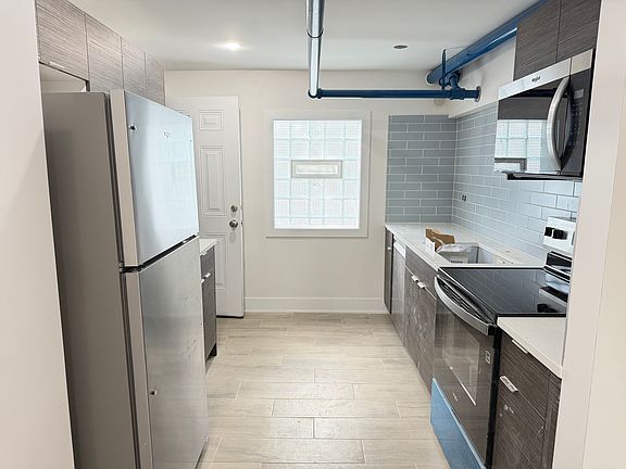 2nd image of 6528 N Sacramento Ave #G