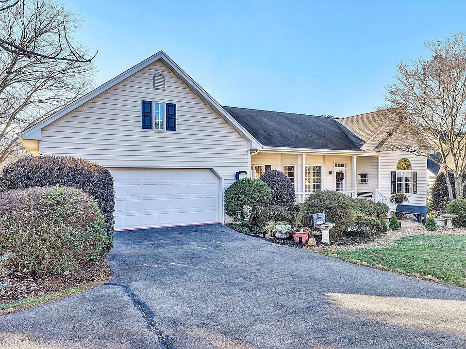 1st image of 395 Chestnut Creek Dr