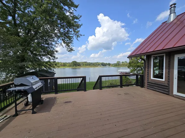 214 Sunset Dr, Dowling, MI 49050