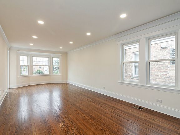 2nd image of 5040 N Melvina Ave
