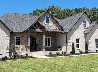 2100 Country Club Dr, Tullahoma, TN 37388