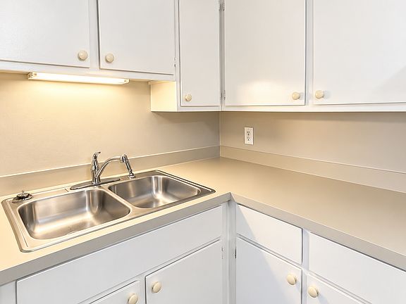 4th image of 1017 Legrand Dr #1