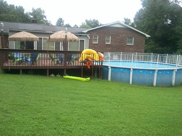 2nd image of 422 Oakwood Rd