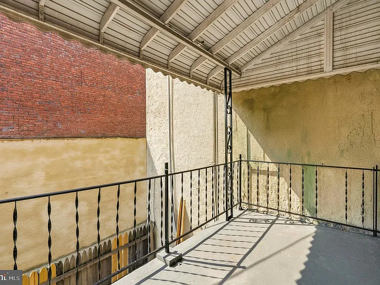 1516 N Luzerne Ave — Photo 28
