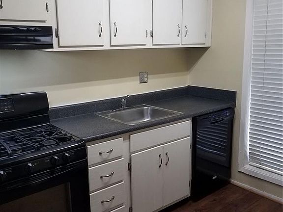2nd image of 2405 Cumberland Ct #0