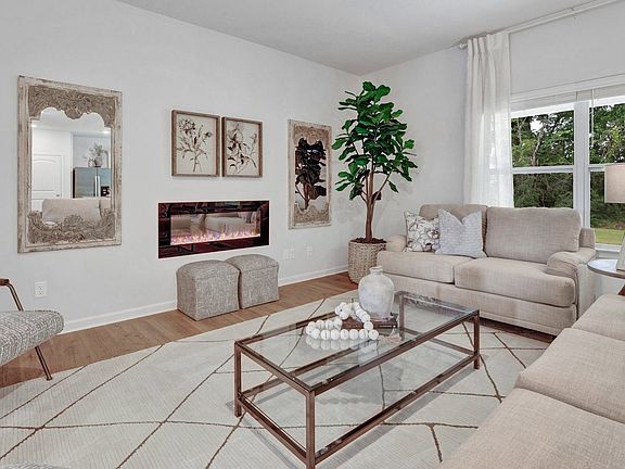 5th image of 2273 Denham