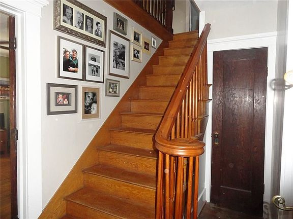 3rd image of 334 West Ave