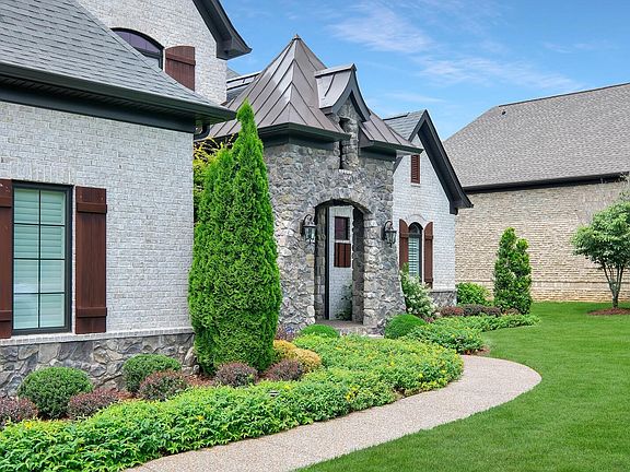 2nd image of 1228 Potter Ln