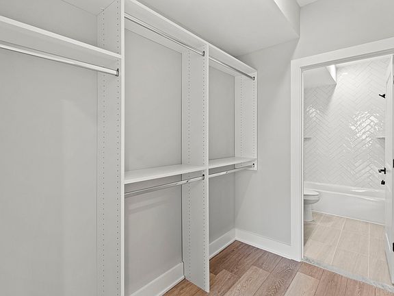 4th image of 2624 Trenton Ave #101