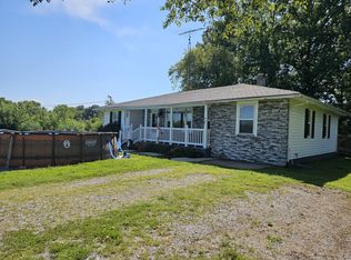 309 N Main St, Ina, IL 62846