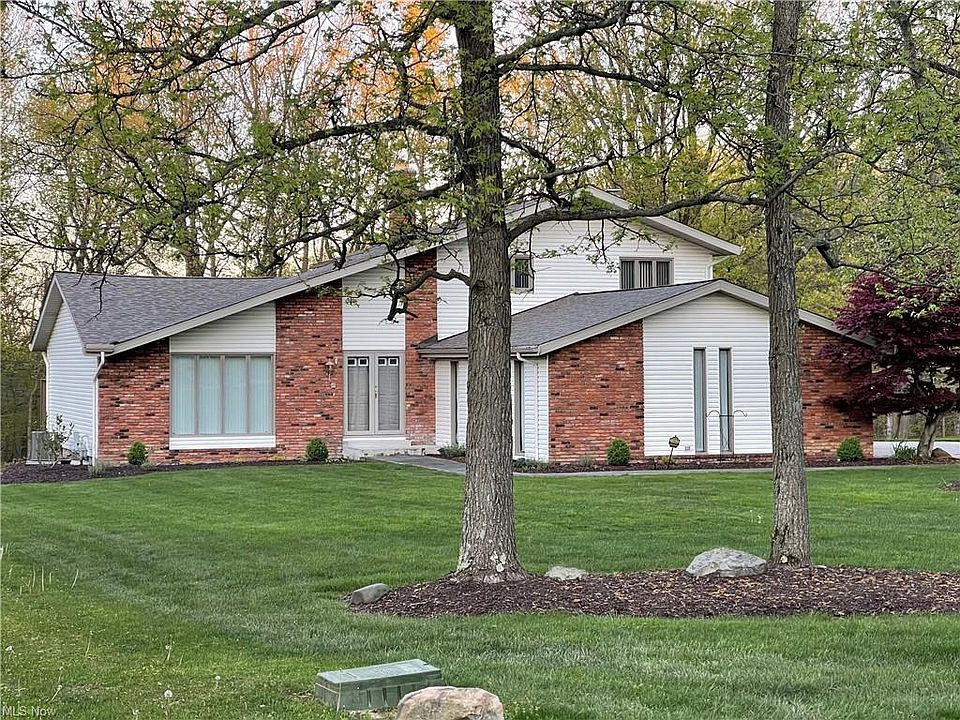 1st image of 9241 Meadow Ln