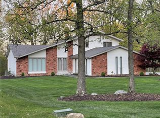 9241 Meadow Ln, Brecksville, OH 44141