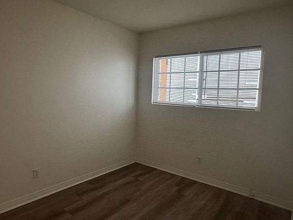 5th image of 1323 N Screenland Dr #102